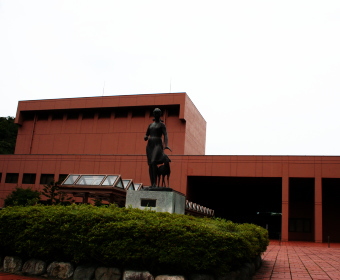 弥彦総合文化会館